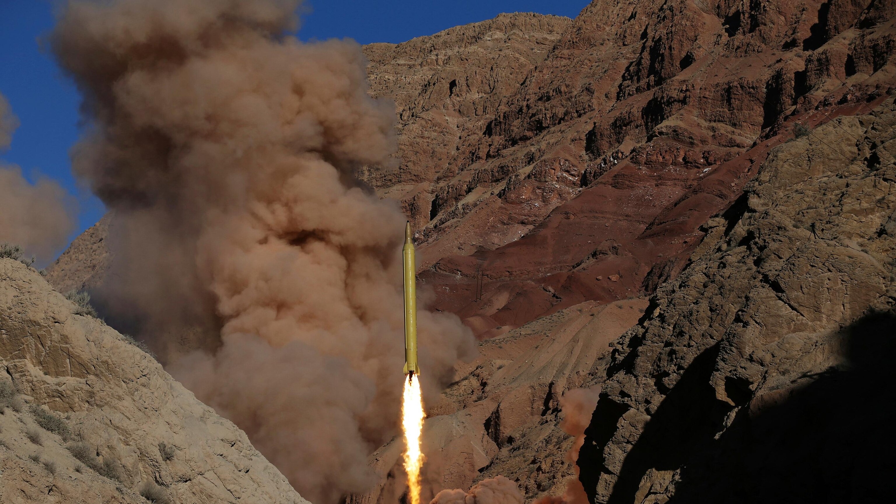 US believes Iran has transferred short-range ballistic missiles to Russia, AP sources say