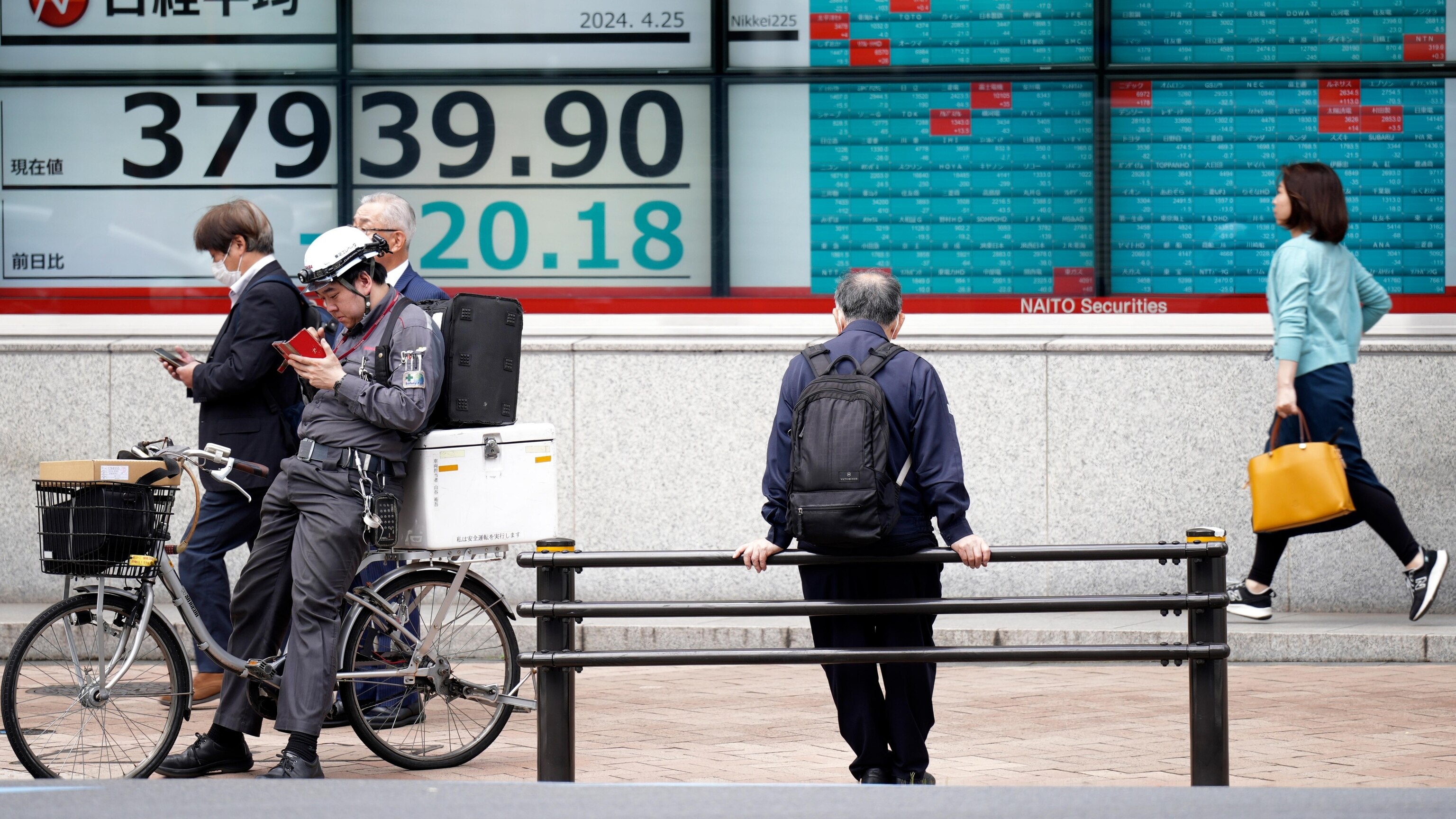 Stock market today: Global benchmarks are trading mixed as investors focus on earnings