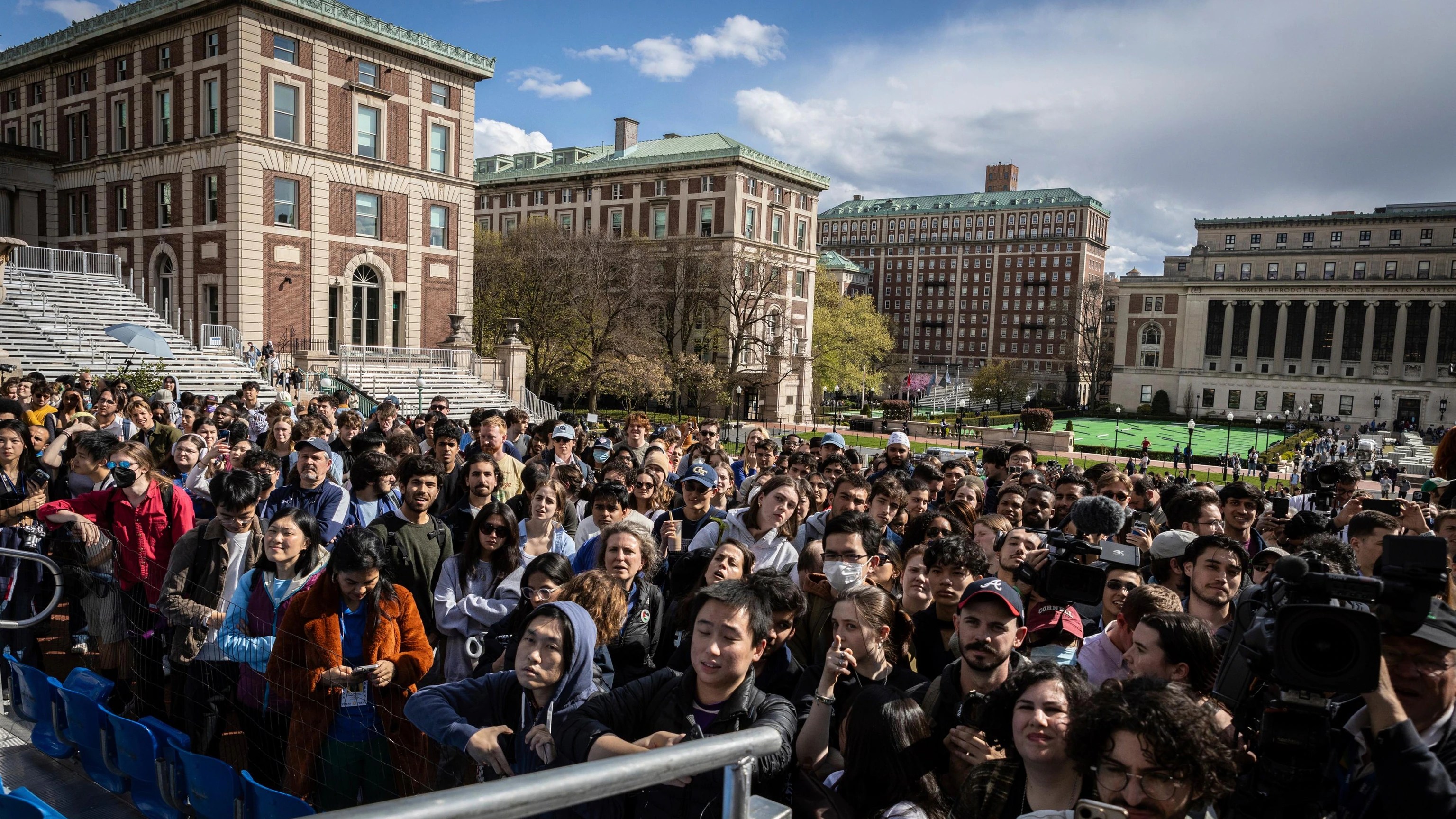 As some universities negotiate with pro-Palestinian protesters, others quickly call the police