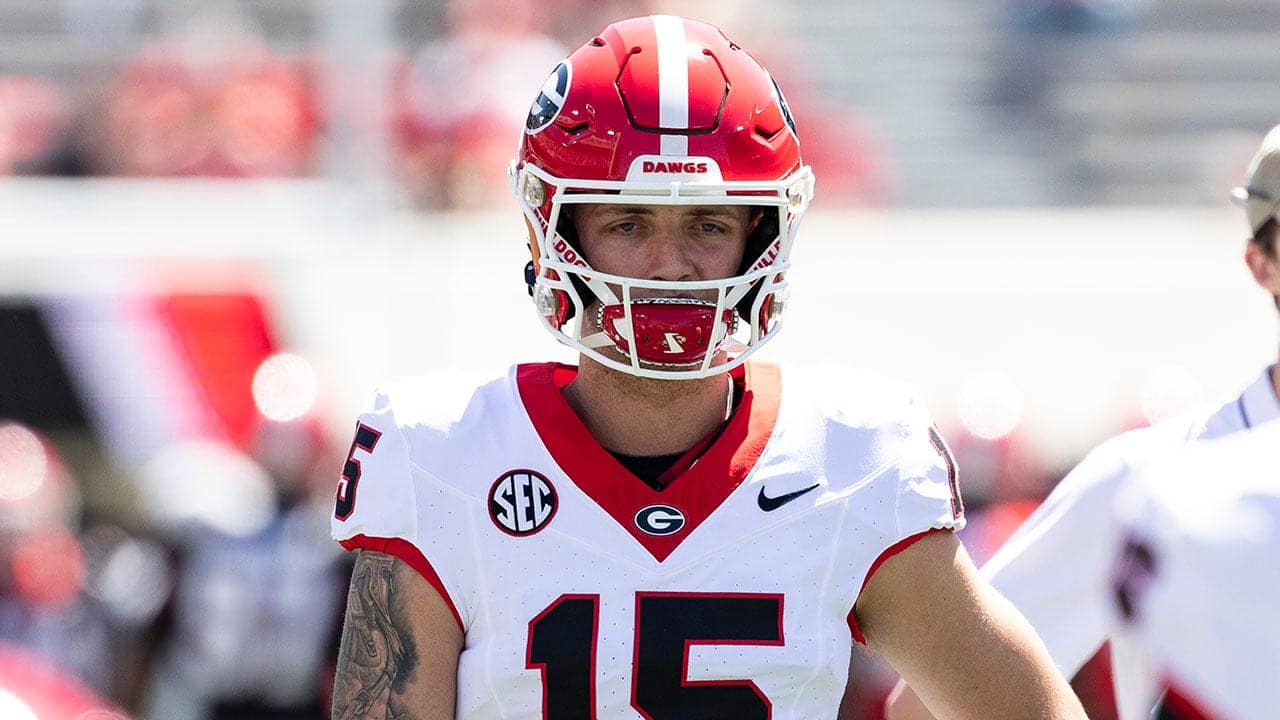 Georgia’s Carson Beck appears to make relationship with Hanna Cavinder official