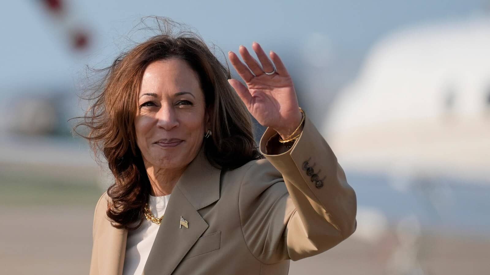 Harris is endorsed by border mayors in swing-state Arizona as she faces GOP criticism on immigration