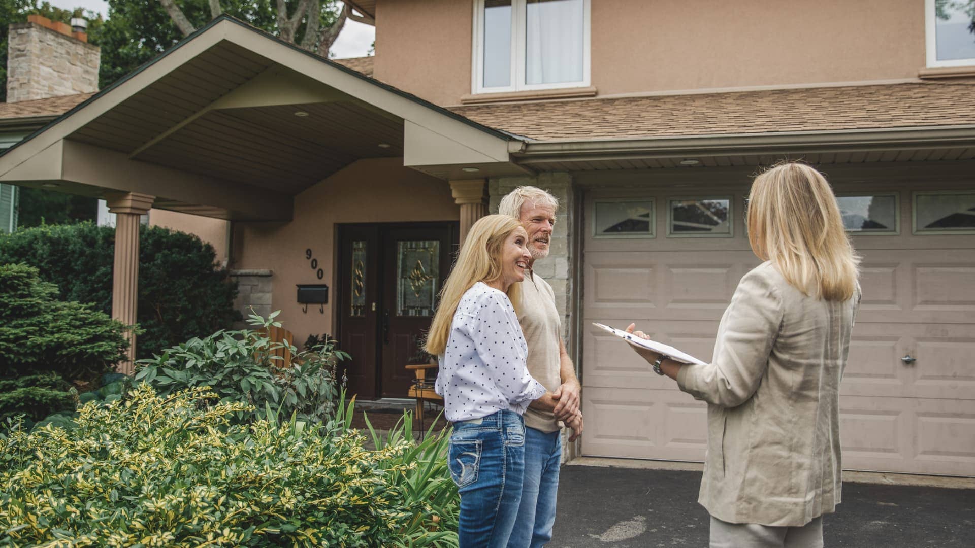 As home sellers, buyers wait on a Fed cut, here’s how mortgage rates have impacted the spring housing market