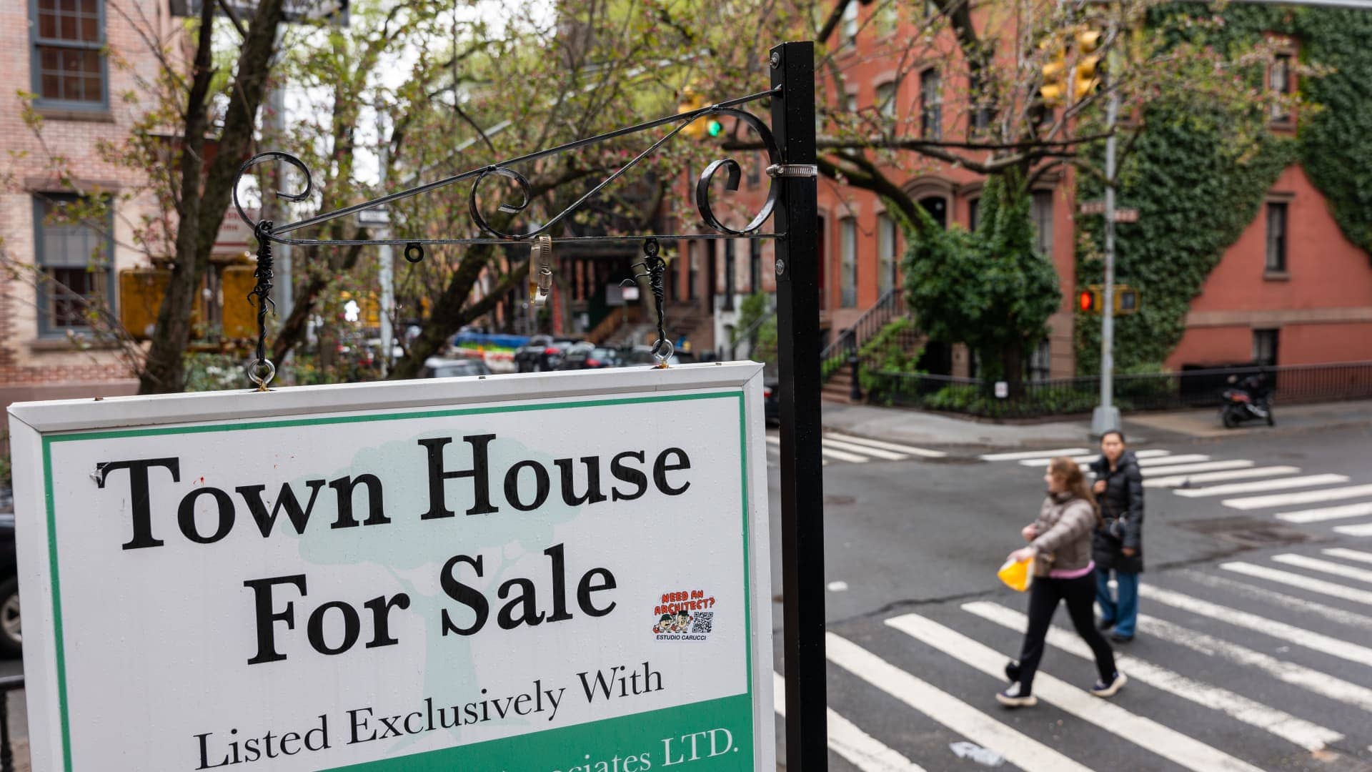 Manhattan is now a ‘buyer’s market’ as real estate prices fall and inventory rises