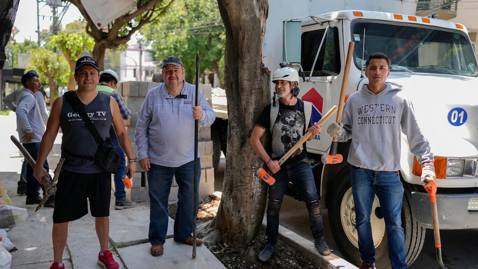 El Comandante Hernández leads ‘Tree Army’ in defense of Mexico City’s trees