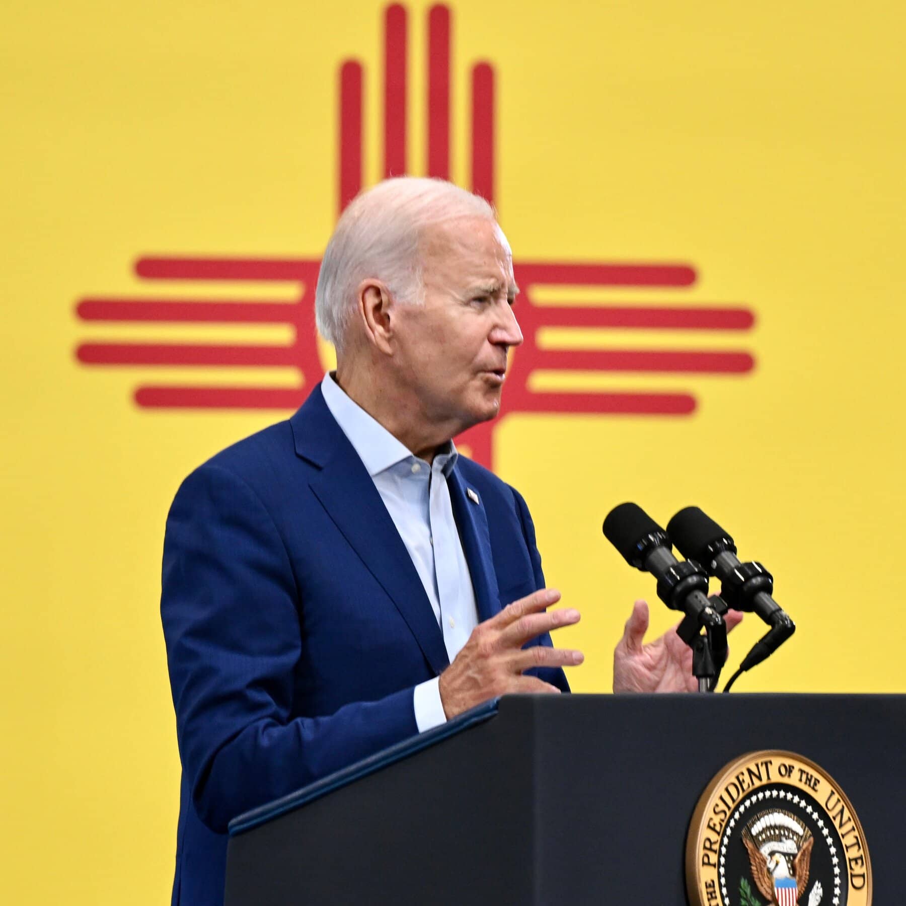 Democrats Fear Safe Blue States Turning Purple as Biden Stays the Course