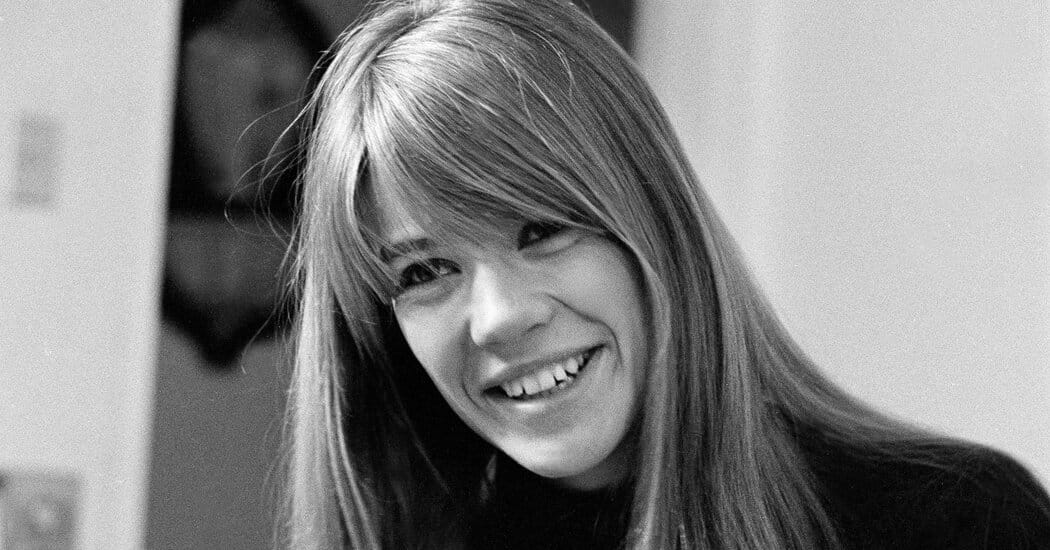 Françoise Hardy, Moody French Pop Star, Dies at 80