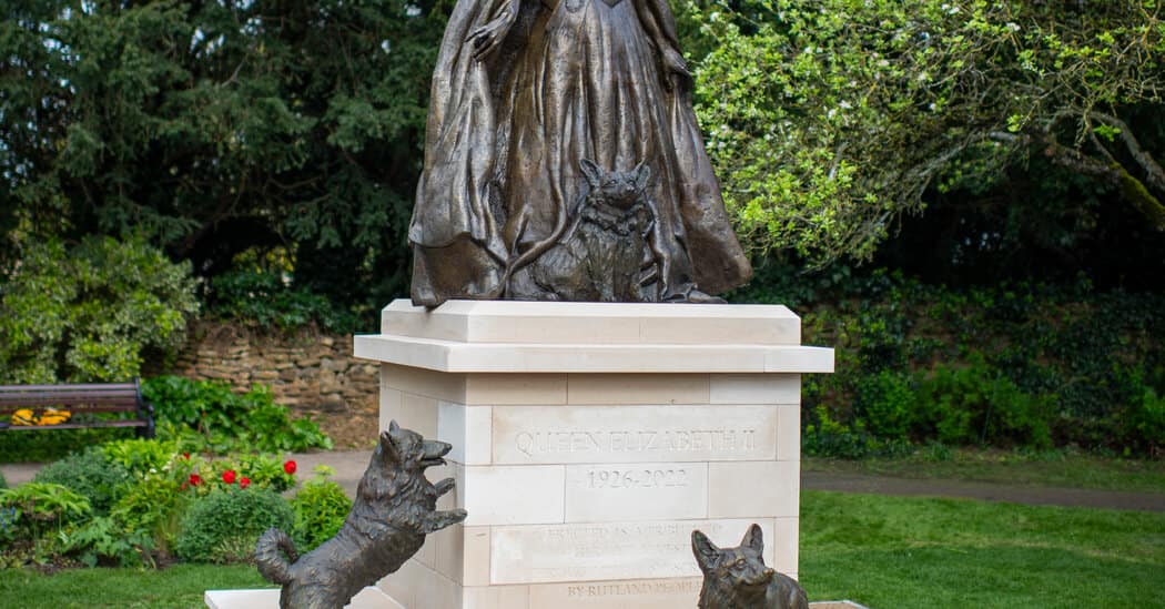 Britain Memorializes a Queen, With Smiles and Bronze Corgis