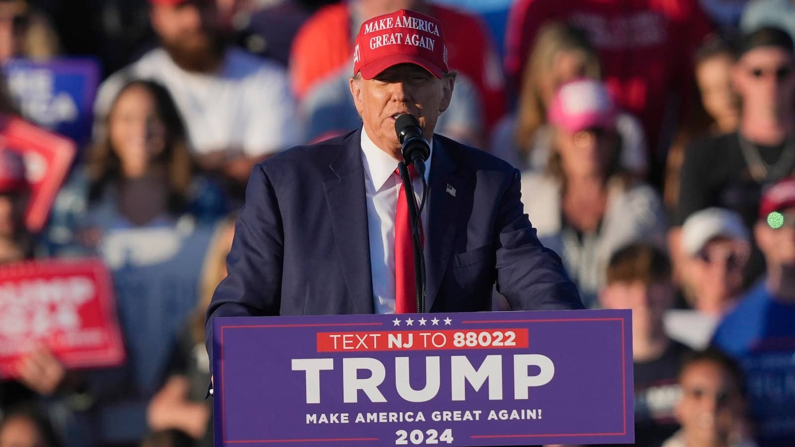 Trump will hold outdoor Las Vegas rally in scorching heat. His campaign has extra medics and water