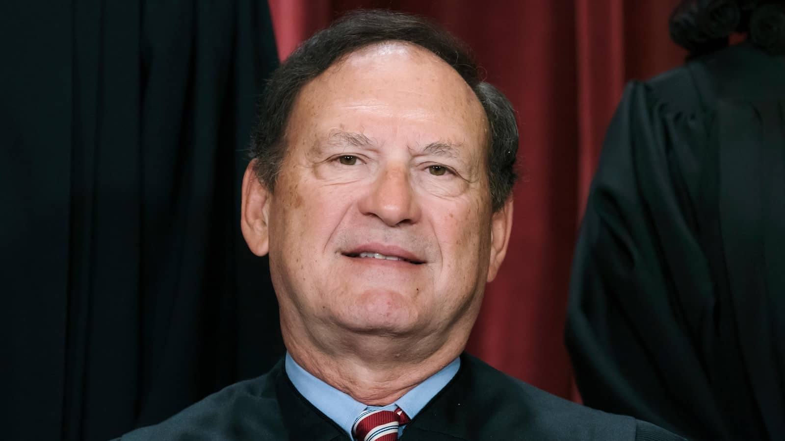 Justice Alito’s home flew flag upside down after Trump’s ‘Stop the Steal’ claims, report says