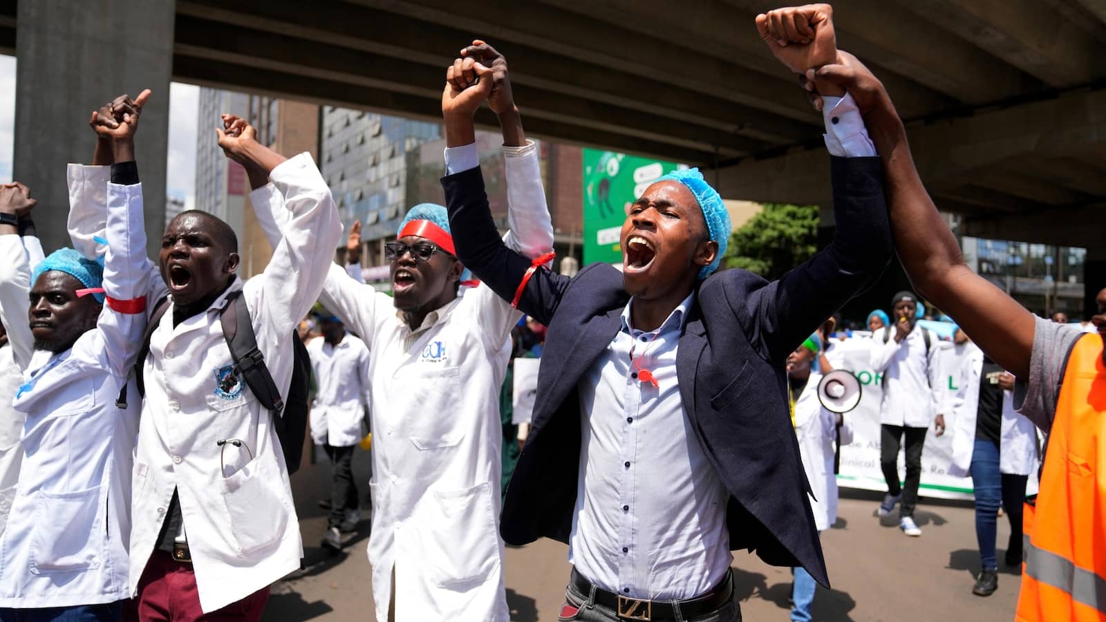 Kenya’s public hospital doctors sign agreement to end national strike after almost 2 months