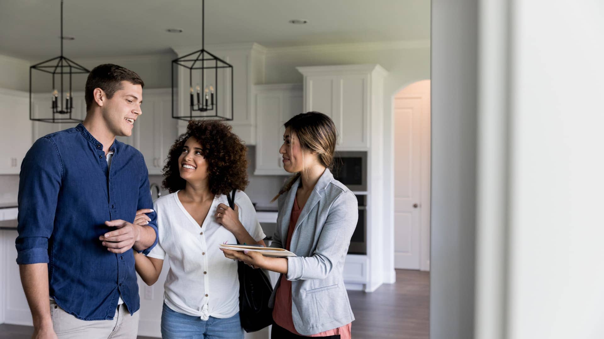 Defining a buyer’s market ‘is always a bit tricky,’ real estate expert says: 4 signs to monitor